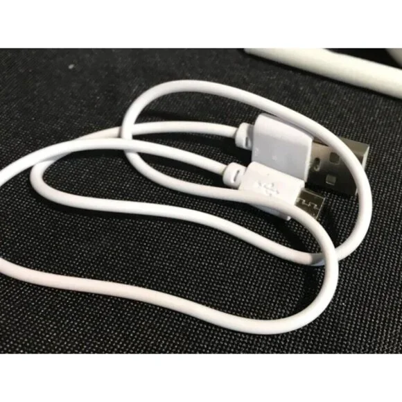 ICAN USB Compact Humidifier With LED Light & USB Charger - Picture 6 of 6